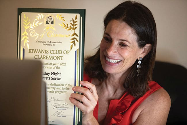 Mayor Stark Shows Her Award