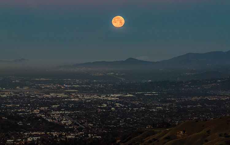 pw.Blood-red-moon-LA-WEB
